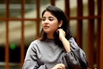 zaira wasim salary, zaira wasim biography, zaira wasim quits bollywood to focus on her faith islam, Dangal zaira wasim salary, zaira wasim biography, zaira wasim quits bollywood to focus on her faith islam, Dangal